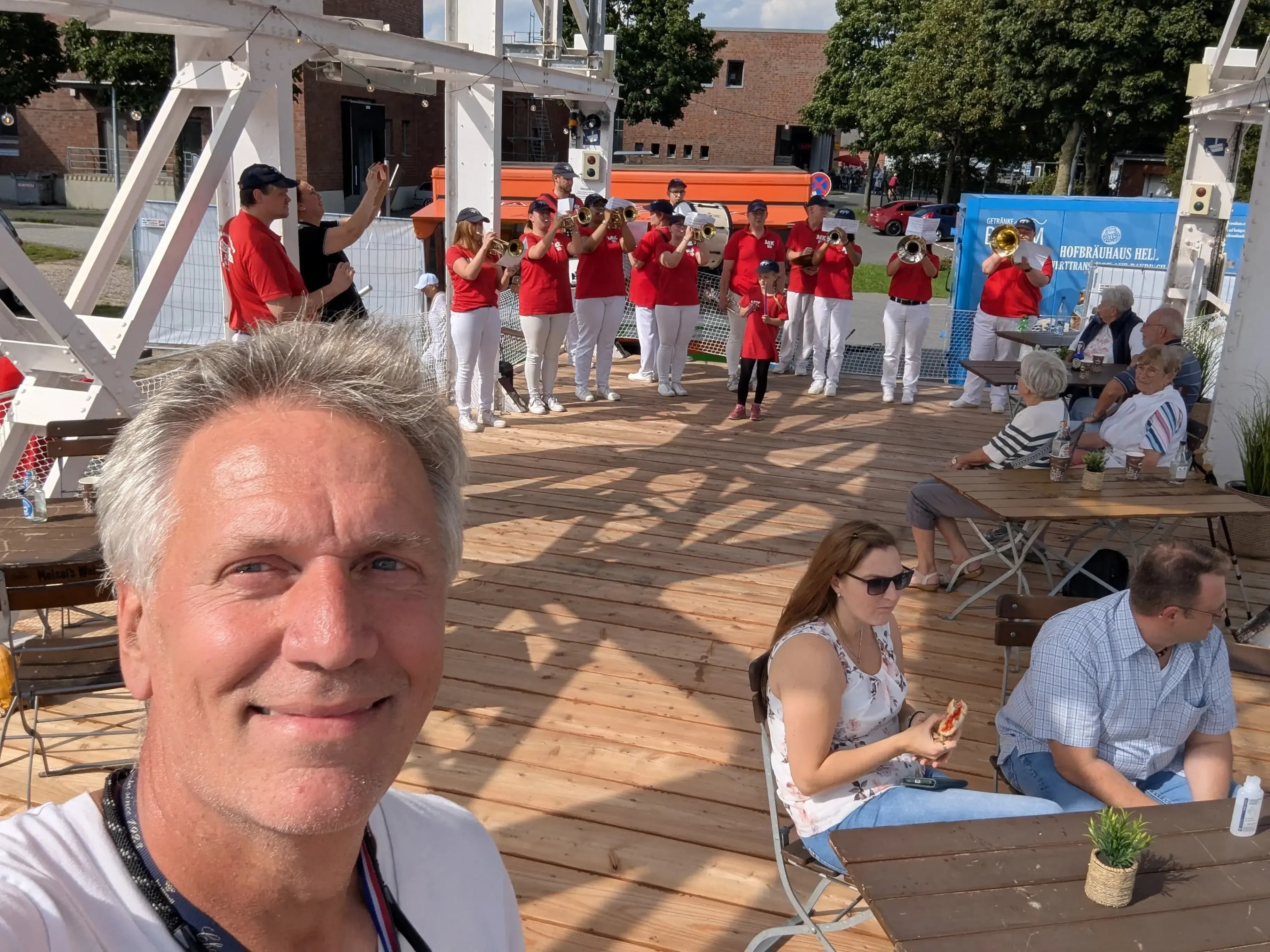 Besucher auf der Fähre